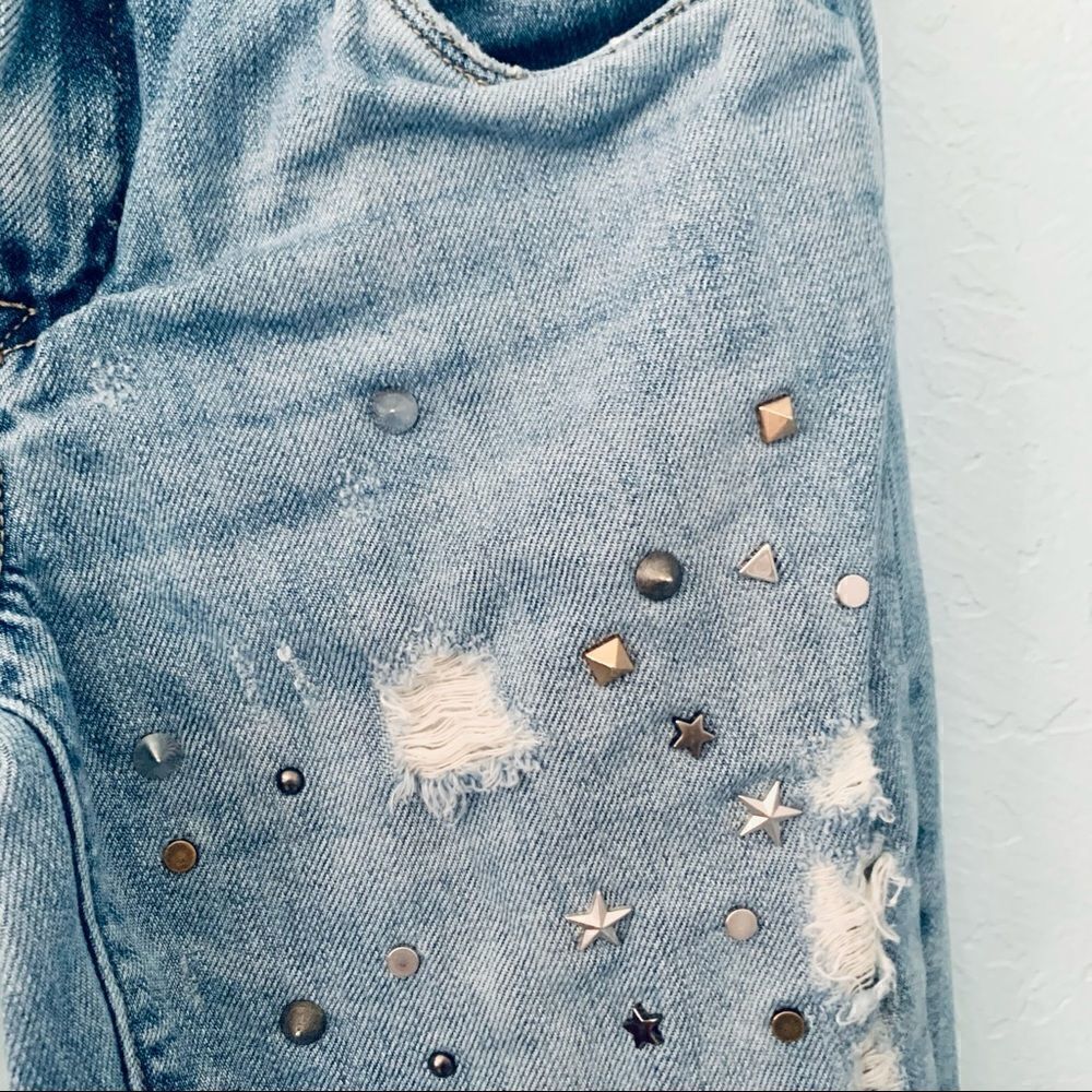 Blank NYC Crop Studded Girlfriend Jeans Size 24 - Picture 4 of 15